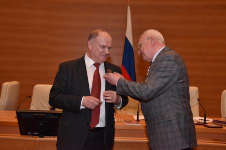 Накануне Дня Победы Г.А. Зюганов наградил депутатов фракции КПРФ в Госдуме