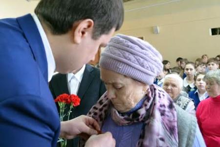 Секретарь Тульского обкома КПРФ Алексей Лебедев вручил ветеранам государственные юбилейные медали к 70-летию Великой Победы 