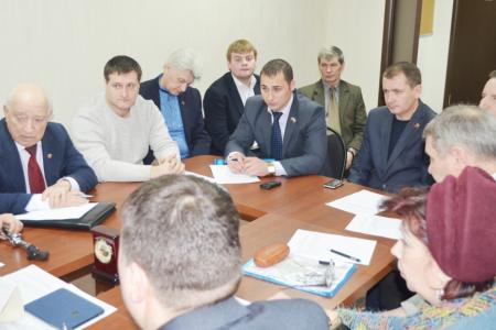 Первый секретарь Тульского обкома Олег Лебедев: «В канун 70-летия Победы наши молодые коммунисты вместе с ветеранами Великой Отечественной войны посадят три аллеи по 70 деревьев каждая»