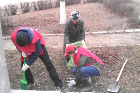 Тульская область. В городе Алексине коммунисты привели в порядок сквер и памятник  В.И. Ленину
