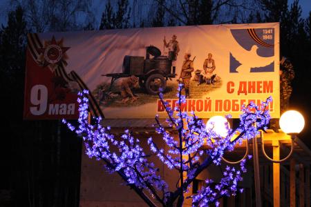 В канун Дня Победы коммунисты г.Советский ХМАО-Югры устроили незабываемые байк-шоу и фейерверк