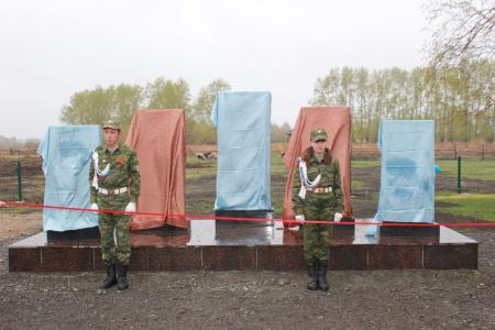 Тюменская область. На средства депутатов-коммунистов построен памятник ВОВ в Чечкино