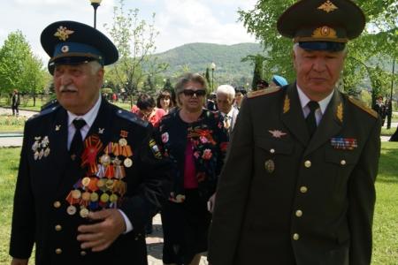 Не позволим переписать страницы великой истории! Коммунисты Северной Осетии приняли участие в торжественном возложении на Мемориале Славы во Владикавказе