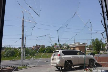 В Липецке полиция задержала двух отморозков, совершивших хулиганское нападение на офис КПРФ