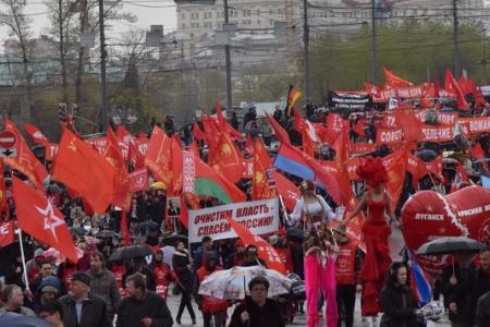 Власть и собственность – трудовому народу!