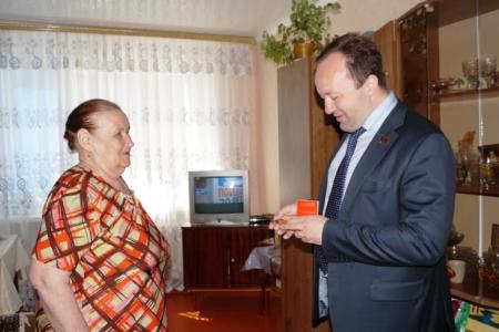 Пензенская область. Депутат Госдумы Владимир Симагин вручил подарки и медали ветеранам
