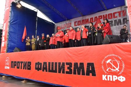 Власть и собственность – трудовому народу!
