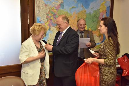 Г.А. Зюганов наградил памятными медалями ЦК КПРФ «70 лет Победы» участников Общероссийского Штаба протестных действий