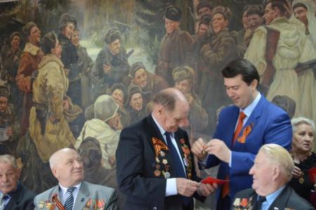 Депутат-коммунист Олег Лебедев поздравил в Тульском обкоме партии ветеранов Великой Отечественной войны