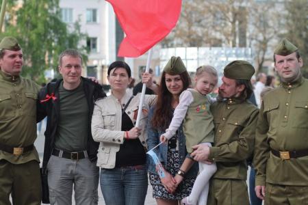Пенза. День Победы в красных колоннах