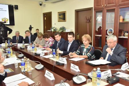 Коммунисты в Госдуме провели круглый стол о влиянии стандартизации на импортозамещение в России
