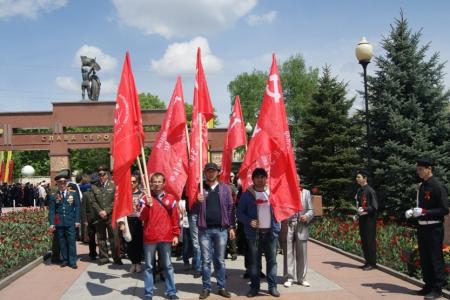 Не позволим переписать страницы великой истории! Коммунисты Северной Осетии приняли участие в торжественном возложении на Мемориале Славы во Владикавказе