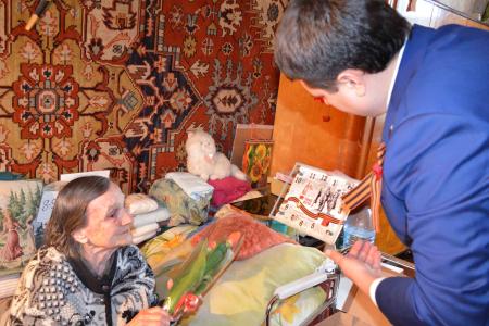 Секретарь Тульского обкома партии Алексей Лебедев вручил ветеранам государственные юбилейные медали к 70-летию Великой Победы