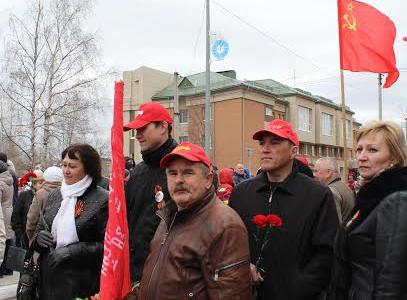 В канун Дня Победы коммунисты г.Советский ХМАО-Югры устроили незабываемые байк-шоу и фейерверк