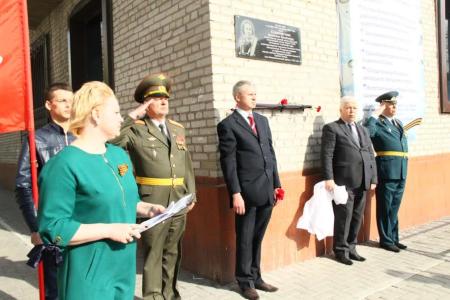 Мемориальная доска памяти знаменитой парашютистки Валентины Селиверстовой установлена в Омске