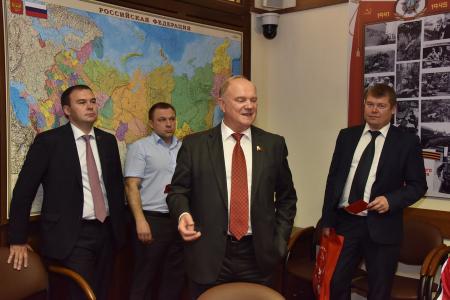 Г.А. Зюганов наградил футболистов спортивного клуба КПРФ