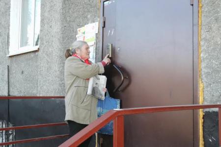 Коммунисты Кемеровской области проводят региональную недельную акцию Красные в городе