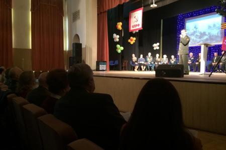 Калужские коммунисты и их сторонники празднуют День Победы