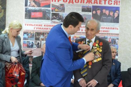 Депутат-коммунист Олег Лебедев поздравил в Тульском обкоме партии ветеранов Великой Отечественной войны