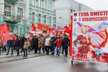 Тульский обком вывел рабочих оборонных заводов на многотысячную праздничную первомайскую демонстрацию