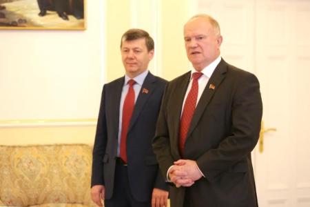 Г.А. Зюганов вручил дипломы выпускникам Центра политической учебы ЦК КПРФ группе организаторов избирательных компаний