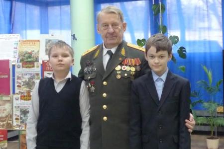 Генерал-лейтенант Б.В. Тарасов встретился с учениками Московской школы №1466 