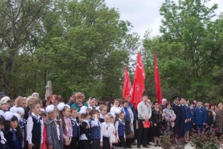 Республика Крым. В Красноперекопске зажжен Вечный огонь