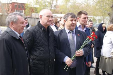 В Красноярске открыта мемориальная доска в честь рабочих и специалистов химкомбината «Енисей»