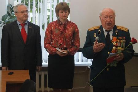 Ярославская область. Фронтовики – коммунисты получают памятные медали ЦК КПРФ и подарки обкома