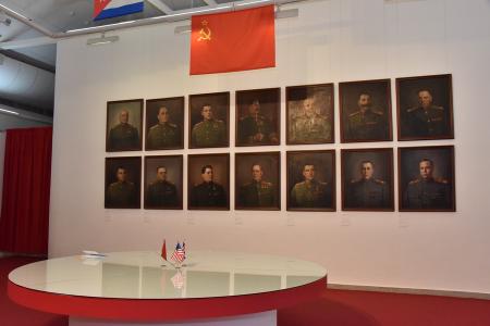 Г.А. Зюганов посетил в Москве историко-документальный выставочный проект «В штабах Победы»