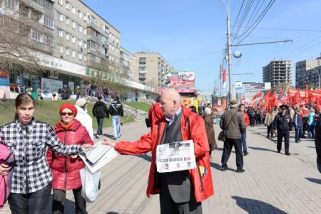 Новосибирск. КПРФ отметила День солидарности трудящихся праздничной демонстрацией по Красному проспекту и митингом