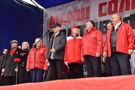 Власть и собственность – трудовому народу!