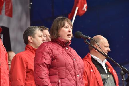 Власть и собственность – трудовому народу!