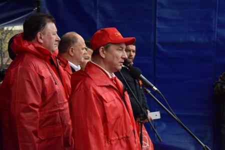 Власть и собственность – трудовому народу!
