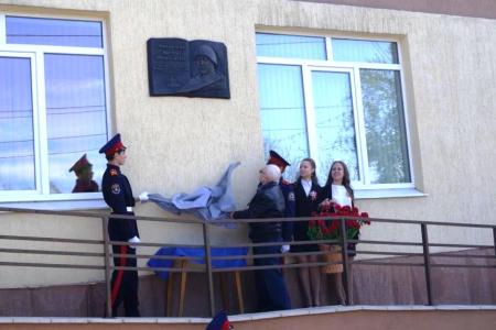 Пенза. Депутат Госдумы Владимир Симагин принял участие в открытии мемориальной доски учителям-фронтовикам
