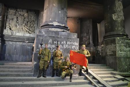 Санкт-Петербург. Комсомольцы организовали экскурсию на трехмерную панораму «Битва за Берлин»