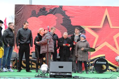 В канун Дня Победы коммунисты г.Советский ХМАО-Югры устроили незабываемые байк-шоу и фейерверк