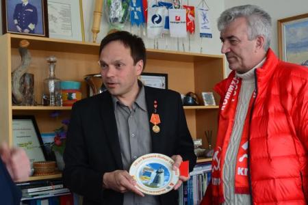 Мурманские коммунисты проводят международную эстафету «Память»