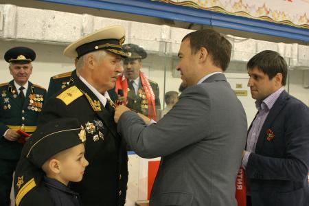 Ю.В. Афонин поздравил победителей и призеров детско-юношеского фестиваля по фигурному катанию, организованного Спортклубом КПРФ