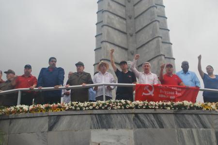 Копию Знамени Победы  тепло приветствовали в Гаване  