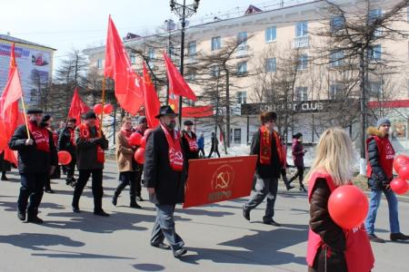 Первомай встретили в Магадане 