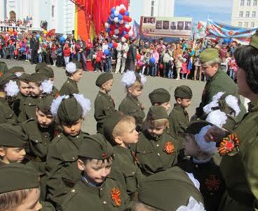 Республика Мордовия. Колонна КПРФ в День Победы прошла по центральным улицам Саранска