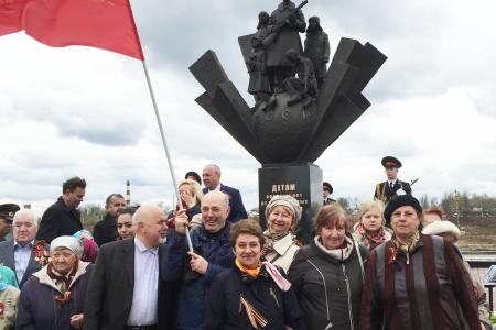 В канун Дня Победы в Щёлковском районе Подмосковья открыт памятник «Детям войны»