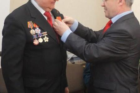 Ярославская область. Фронтовики – коммунисты получают памятные медали ЦК КПРФ и подарки обкома