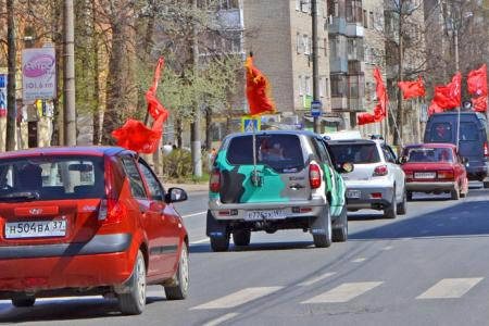 Комсомольцы Иванова провели автопробег в честь 70-летия Великой Победы