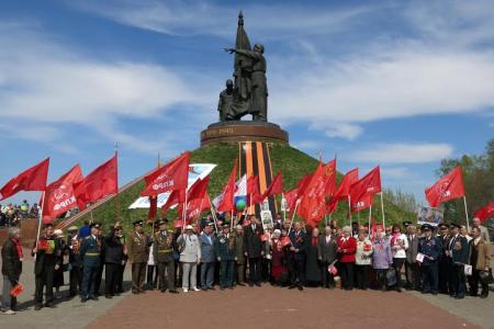 Чувашская Республика. Чебоксарские коммунисты встретили 9 мая со Знаменем Победы