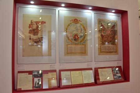 Г.А. Зюганов посетил в Москве историко-документальный выставочный проект «В штабах Победы»