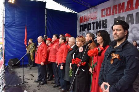 Власть и собственность – трудовому народу!