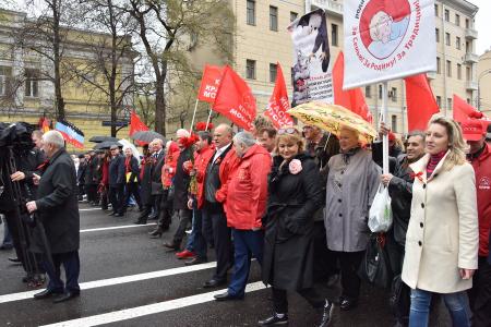 Власть и собственность – трудовому народу!