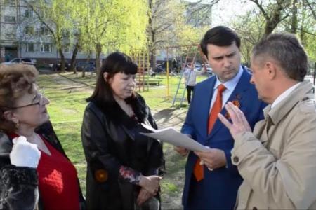 «Сирень Победы». Олег Лебедев организовал в Туле в рамках акции КПРФ посадку саженцев сирени